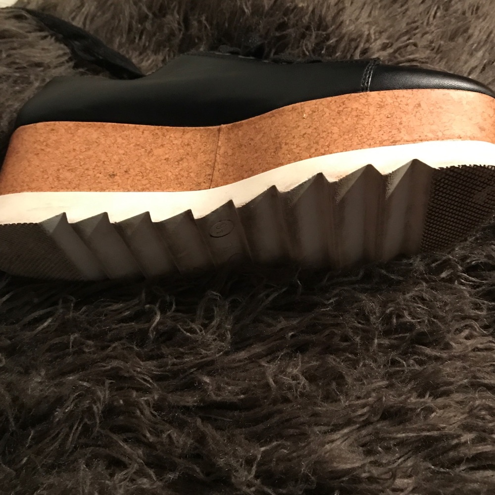 Shoes - Picture 5 of 7